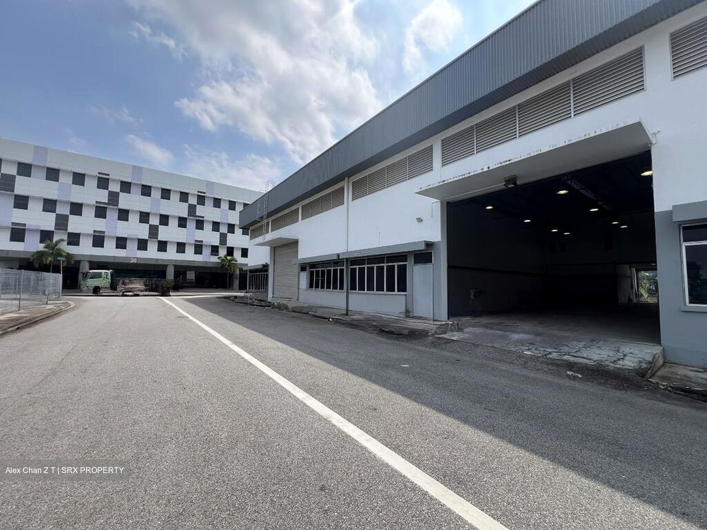 Loyang Crescent (D17), Factory #595633631